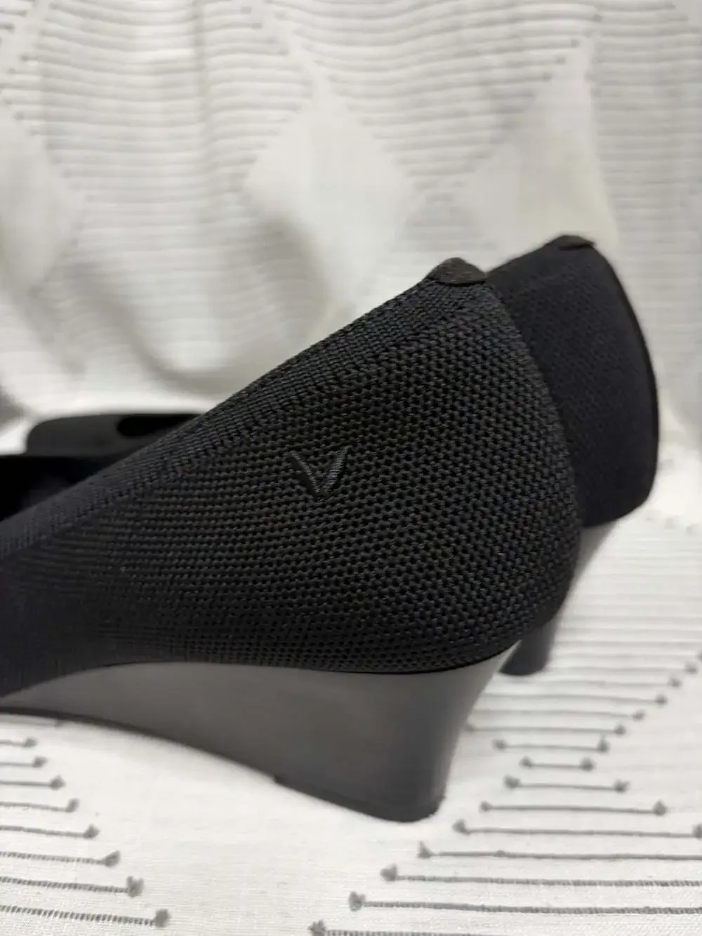 Vivaia Aria Pointed Toe Wedge Slip On Shoes Women’s Size 39.5 US 9.5 Black